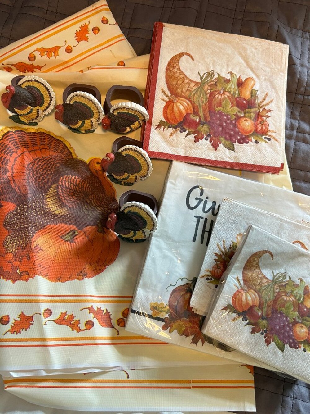 (5) Ceramic Thanksgiving Turkey Napkin Rings, a Tablecloth & Napkins